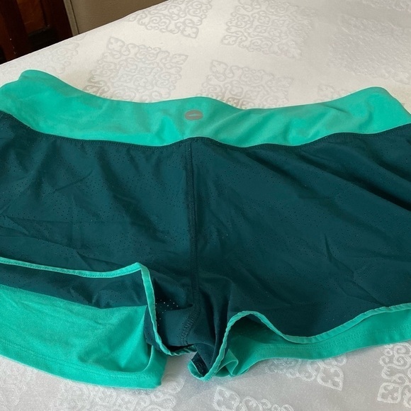 Avia women’s : Avia Runing shorts with building spandex in green size large - Picture 3 of 4